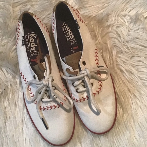 Keds Phillies Baseball Size 5 - Picture 2 of 3